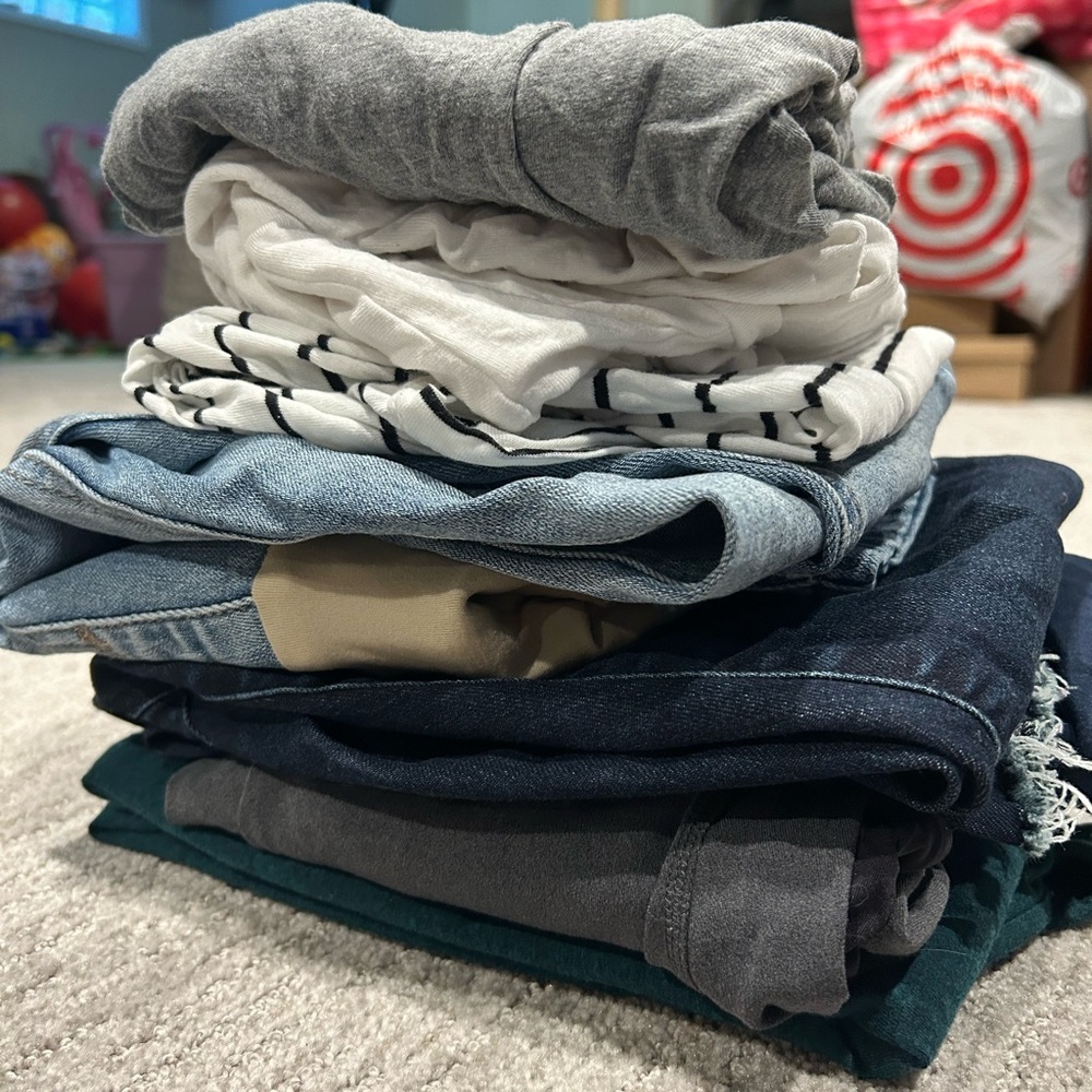 MATERNITY clothing bundle 8 items!